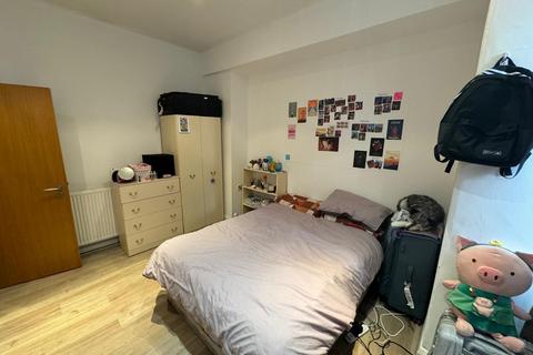 3 bedroom flat to rent, Leeds LS2