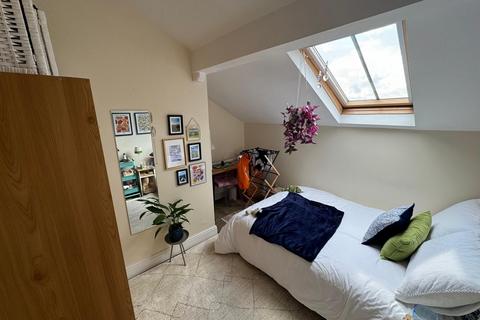 4 bedroom flat to rent, Leeds LS2