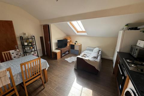4 bedroom flat to rent, Leeds LS2