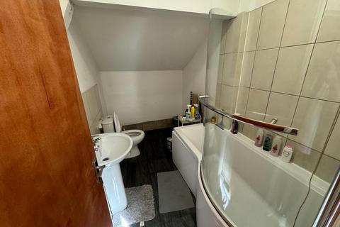 4 bedroom flat to rent, Leeds LS2