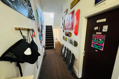 5 bedroom semi-detached house to rent, Leeds LS6