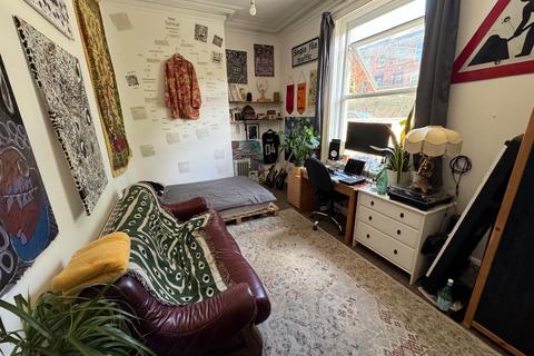 5 bedroom semi-detached house to rent, Leeds LS6