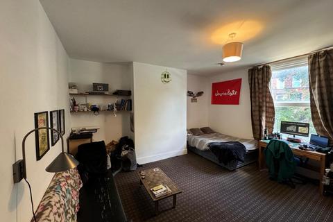 5 bedroom semi-detached house to rent, Leeds LS6