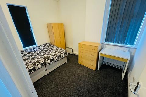 6 bedroom semi-detached house to rent, Leeds LS7
