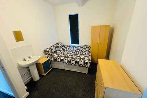 6 bedroom semi-detached house to rent, Leeds LS7