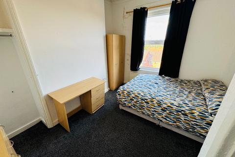6 bedroom semi-detached house to rent, Leeds LS7