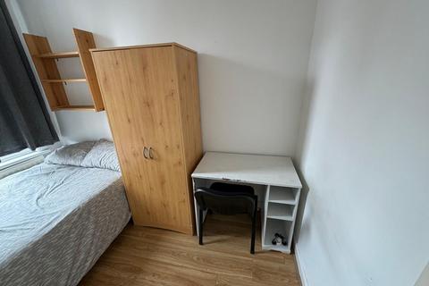 6 bedroom detached house to rent, Leeds LS6