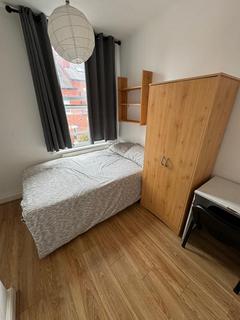 6 bedroom detached house to rent, Leeds LS6