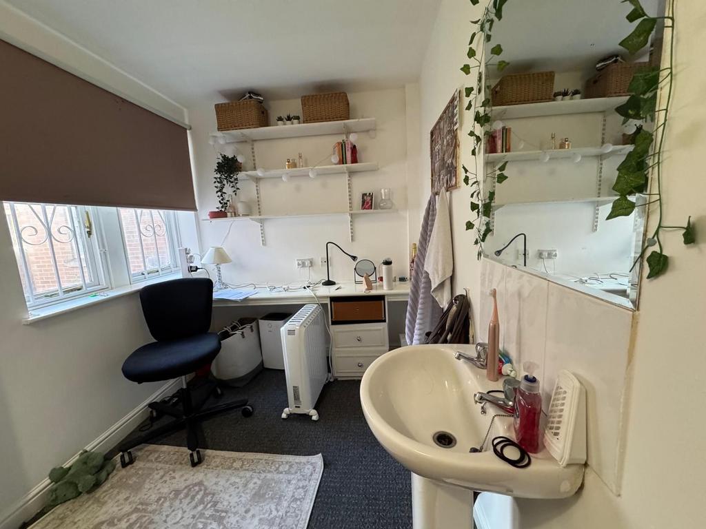 House in Leeds - View 2