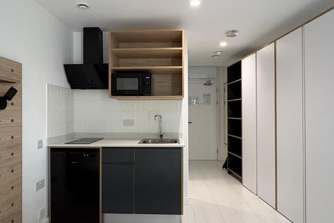Studio to rent, Commercial Road