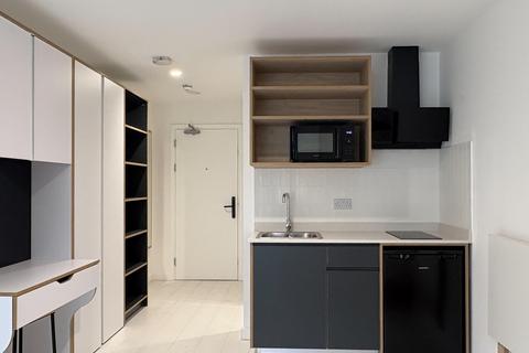 Studio to rent, Commercial Road