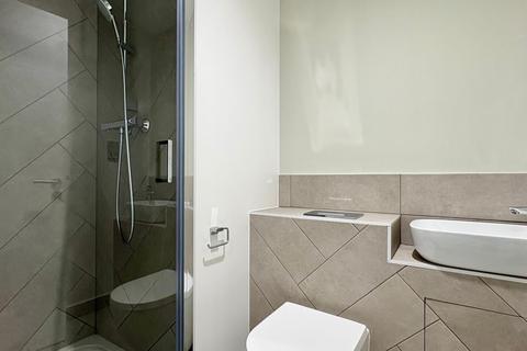 Studio to rent, Commercial Road