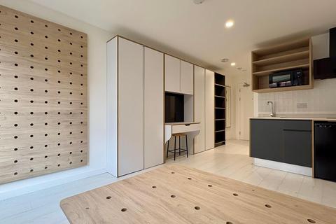 Studio to rent, Commercial Road