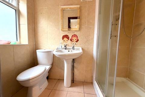 2 bedroom penthouse to rent, Cameron Road, Ilford