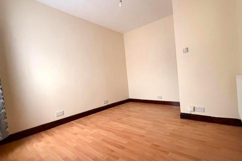 2 bedroom penthouse to rent, Cameron Road, Ilford