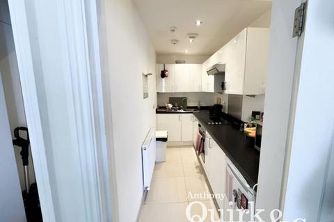 Studio to rent, Goswell Road, London, EC1V