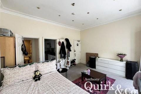 Studio to rent, Goswell Road, London, EC1V