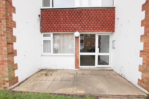 2 bedroom flat to rent, Maldon Road, Wallington, SM6
