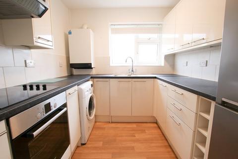 2 bedroom flat to rent, Maldon Road, Wallington, SM6