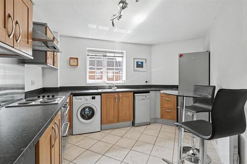 2 bedroom flat for sale, Kingswell Avenue, Arnold, Nottingham