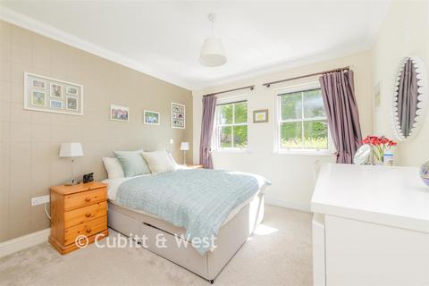 2 bedroom ground floor flat for sale, Allingtons, Reigate RH2