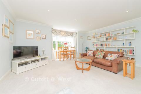 2 bedroom ground floor flat for sale, Allingtons, Reigate RH2