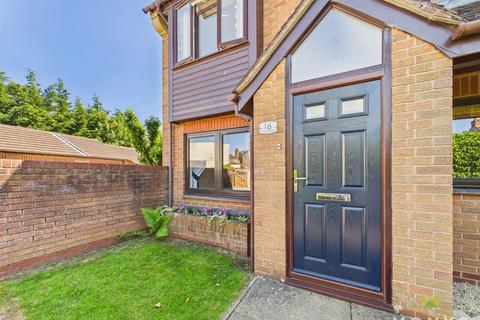 2 bedroom maisonette for sale, Castle Court, Wem