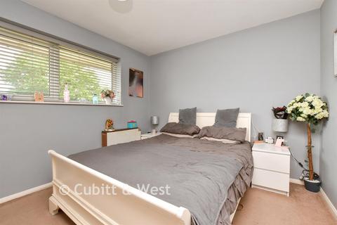 2 bedroom apartment for sale, Proctor Gardens, Great Bookham, Surrey