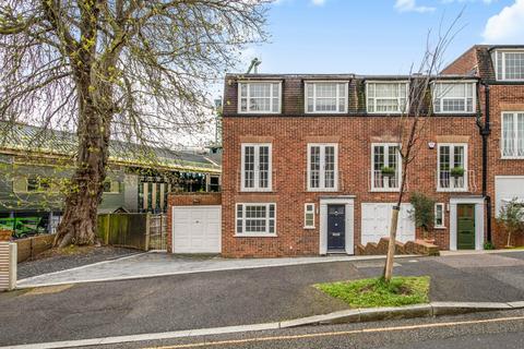 5 bedroom end of terrace house to rent, Newstead Way, London