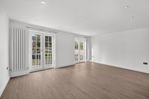 5 bedroom end of terrace house to rent, Newstead Way, London