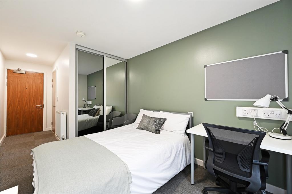 Apartment in Sheffield, South Yorkshire - View 4