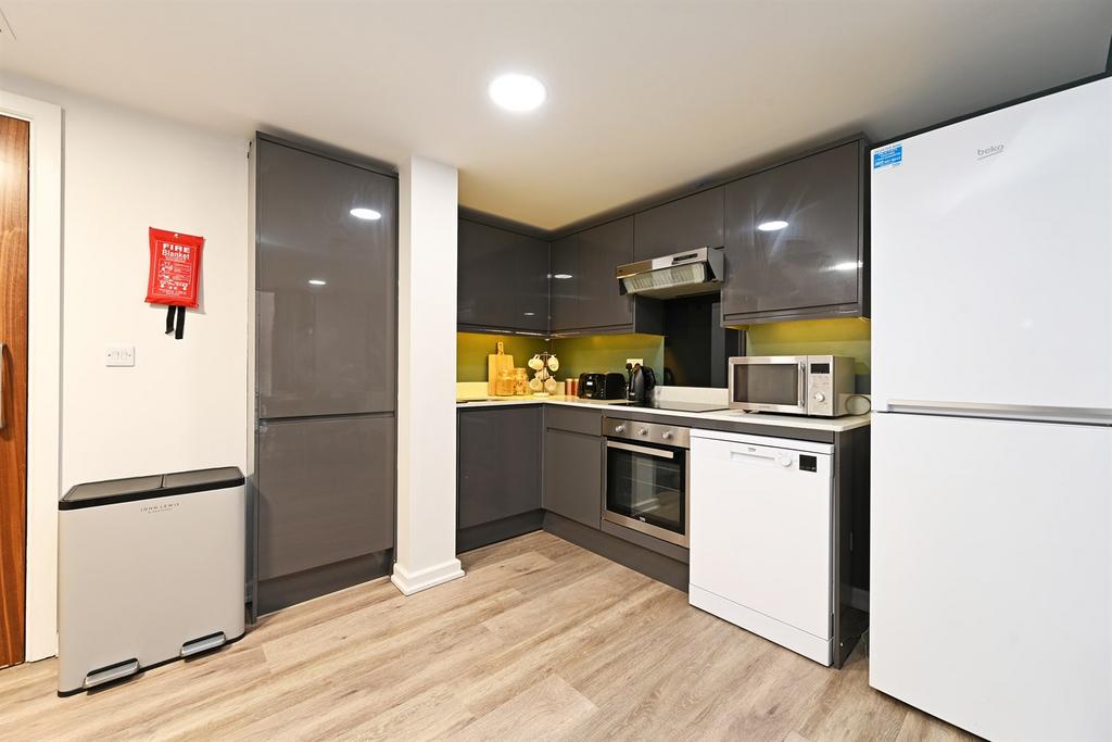 Apartment in Sheffield, South Yorkshire - More