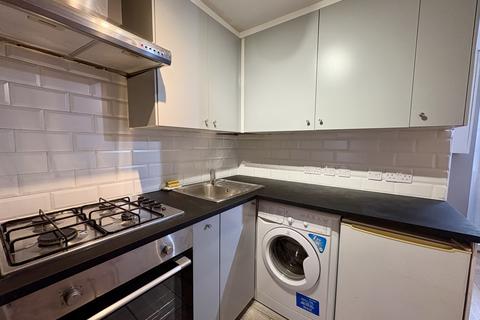 2 bedroom flat to rent, Elswick Road, London, SE13