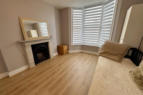 2 bedroom flat to rent, Elswick Road, London, SE13