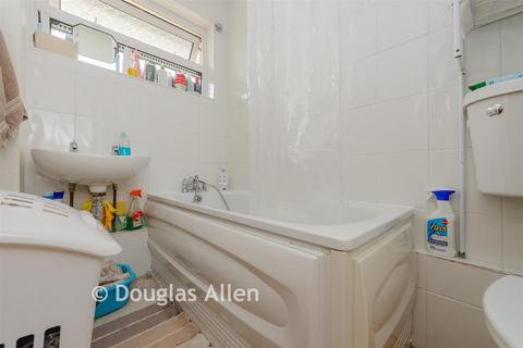 Studio for sale, Abberton, Woodford Green IG8