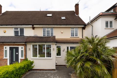 4 bedroom end of terrace house to rent, Lyndhurst Avenue London NW7