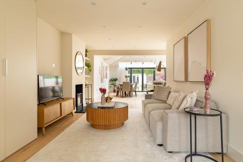 4 bedroom end of terrace house to rent, Lyndhurst Avenue London NW7