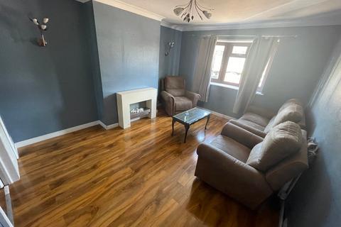 4 bedroom semi-detached house to rent, The Gardens, Bedfont, Feltham, TW14