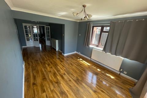 4 bedroom semi-detached house to rent, The Gardens, Bedfont, Feltham, TW14