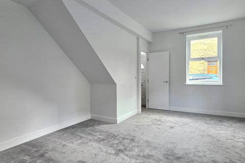 2 bedroom end of terrace house to rent, Castle Street, Barnsley