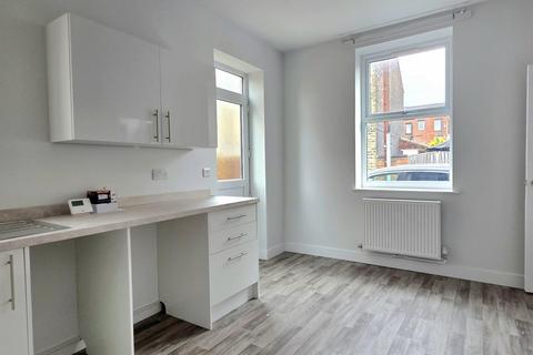 2 bedroom end of terrace house to rent, Castle Street, Barnsley
