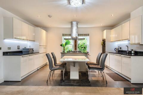 2 bedroom detached house to rent, Mobbs Close, Stoke Poges, Slough, Berkshire, SL2