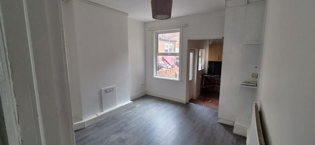 House in Nottingham, Nottinghamshire - View 3