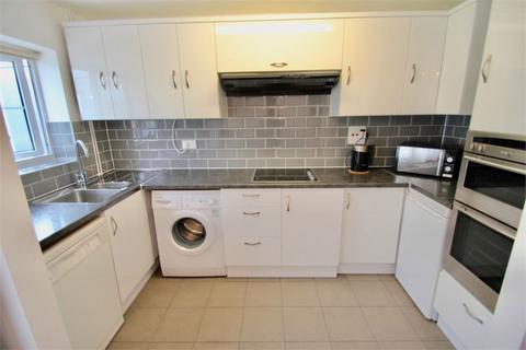 3 bedroom end of terrace house to rent, Holmsdale Close, Iver SL0