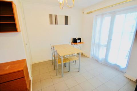 3 bedroom end of terrace house to rent, Holmsdale Close, Iver SL0