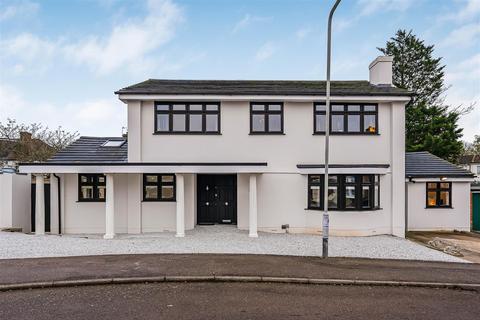 4 bedroom detached house for sale, Faversham Avenue, North Chingford