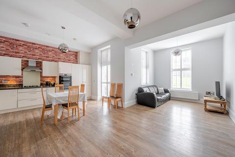 2 bedroom flat for sale, Glanville Way, Epsom, KT19