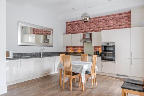2 bedroom flat for sale, Glanville Way, Epsom, KT19