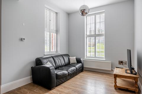 2 bedroom flat for sale, Glanville Way, Epsom, KT19