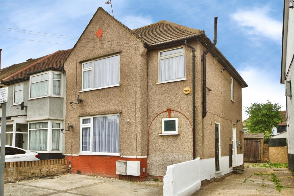 1 bedroom maisonette for sale